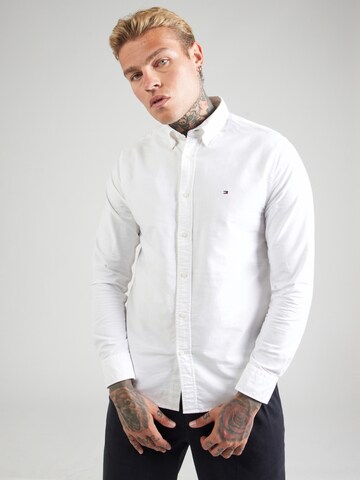 Coupe regular Chemise 'HERITAGE' TOMMY HILFIGER en blanc : devant