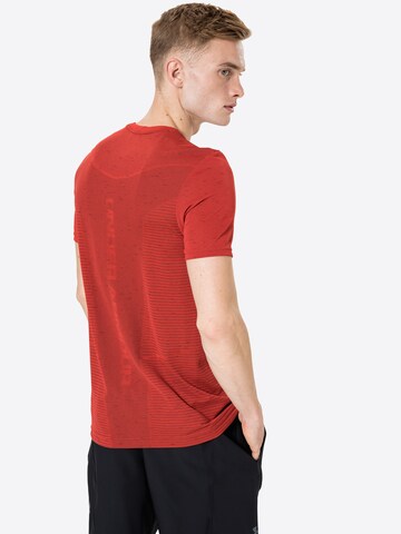 UNDER ARMOUR Regular fit Λειτουργικό μπλουζάκι σε κόκκινο