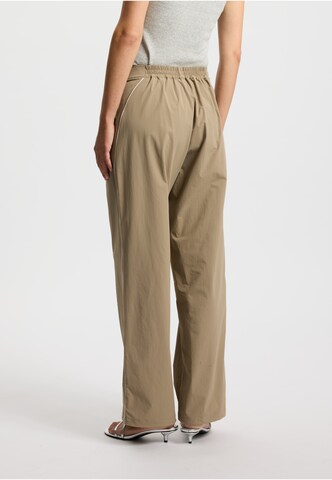 rethinkit studios Loosefit Bandplooibroek in Grijs