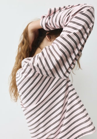 Tricou de la Pull&Bear pe maro