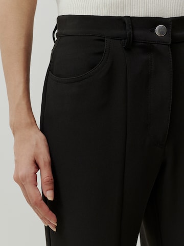 EDITED Normální Kalhoty se sklady v pase 'Iwan' – černá