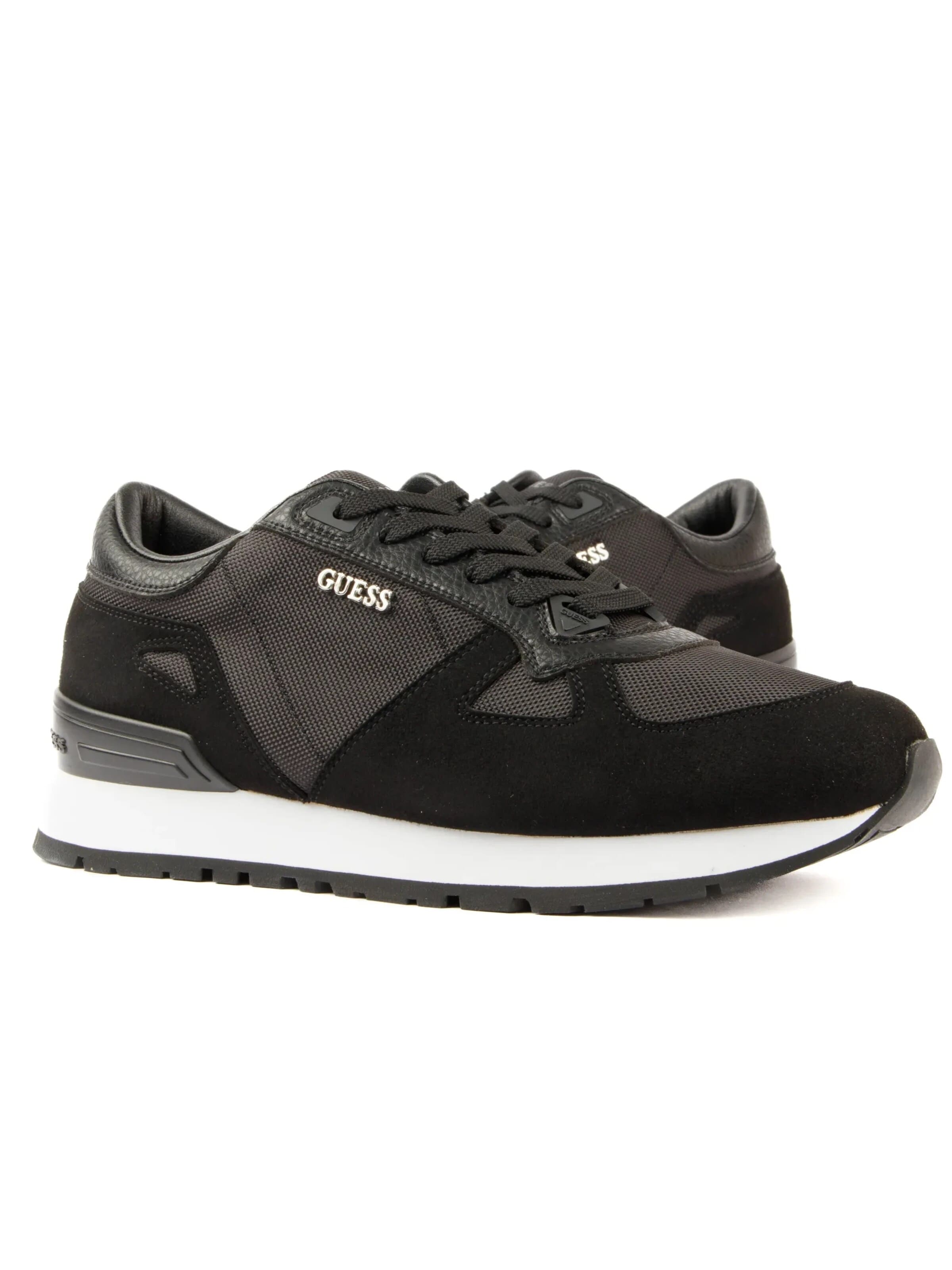 GUESS - Zapatos con cordón 'Tresa' en negro