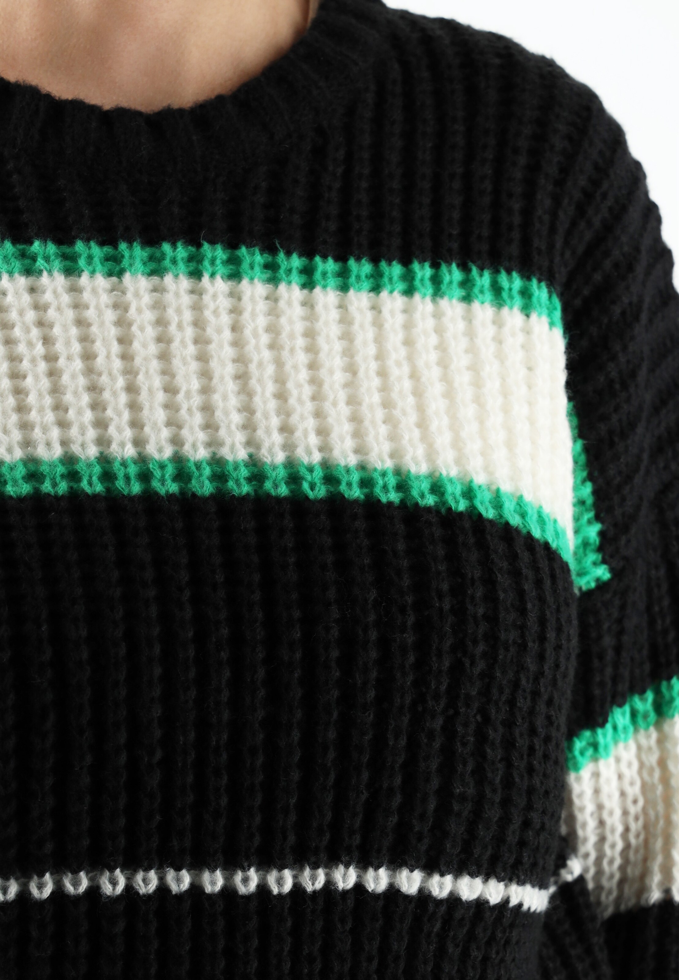 MYMO Neulepaita värissä musta