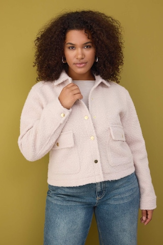 Trendyol Curve - Chaqueta de entretiempo en beige: frente