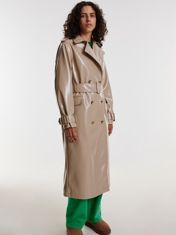 EDITED Between-Seasons Coat 'Yasemin' in Beige: front