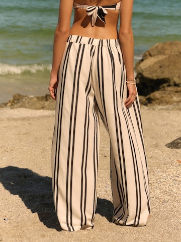 Next - Pierna ancha Pantalón en blanco