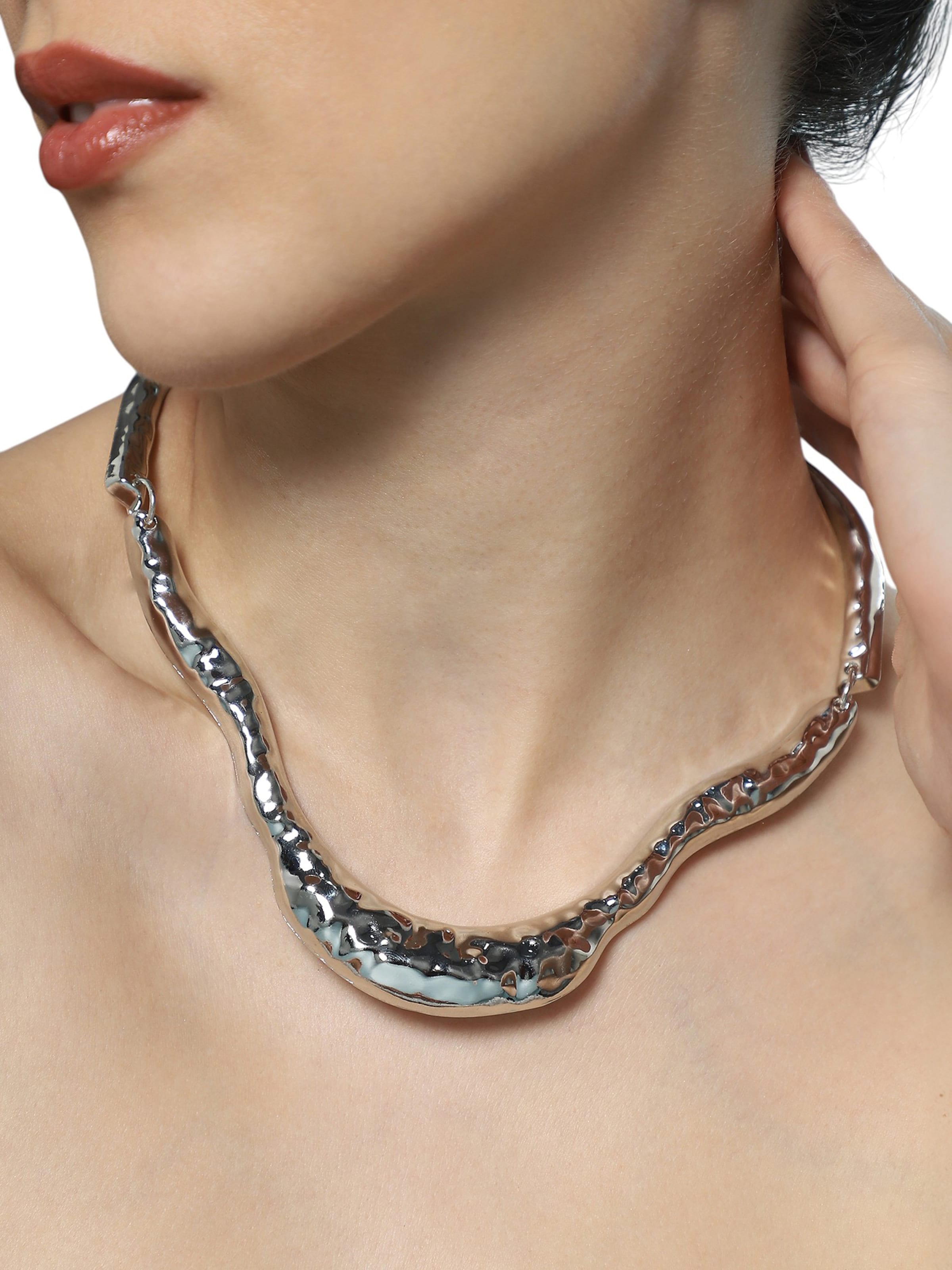 SOHI Αλυσίδα 'Bhavya' σε ασημί: μπροστά