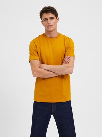 T-Shirt 'Norman' SELECTED HOMME en jaune : devant