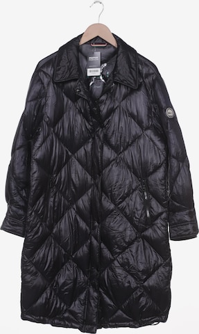 No. 1 Como Jacket & Coat in M in Black: front