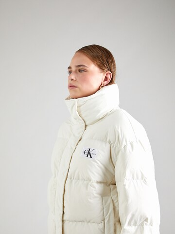 Geacă de iarnă de la Calvin Klein Jeans pe alb