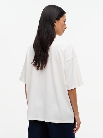 Tricou de la Tommy Jeans pe alb