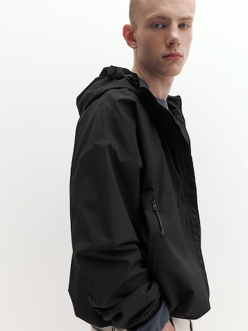 Pull&Bear Tussenjas in Zwart