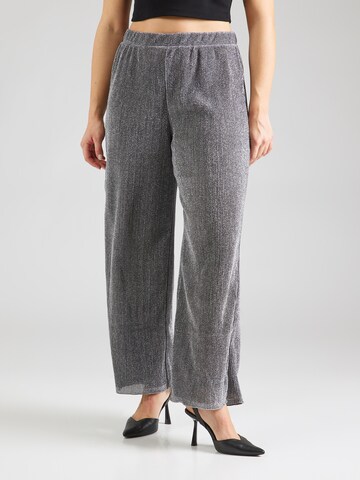 Wide leg Pantaloni 'PCROYA' di PIECES Curve in argento: frontale