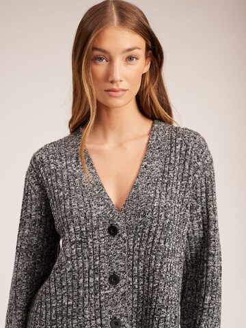 RÆRE by Lorena Rae Knit Cardigan 'Doro' in Grey: front