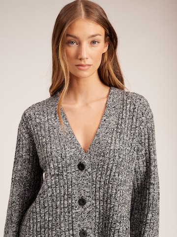 RÆRE by Lorena Rae Knit cardigan 'Doro' in Grey: front