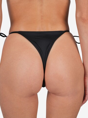 Kadoo Bikinihose in Schwarz: Vorderseite