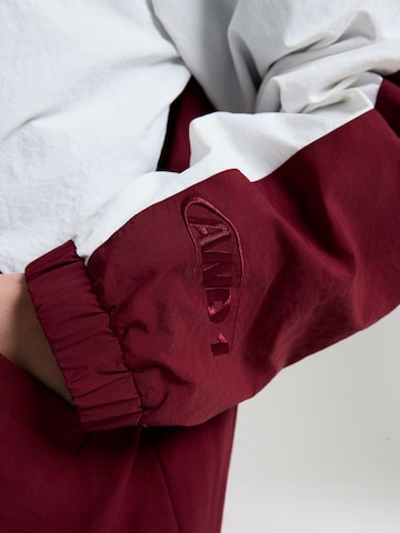 AND1 Přechodná bunda 'Core Getäfelt' – červená