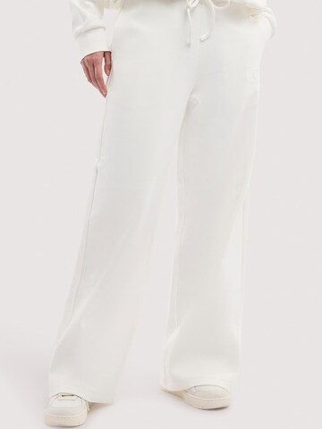 Trussardi Regular Pants in White: front