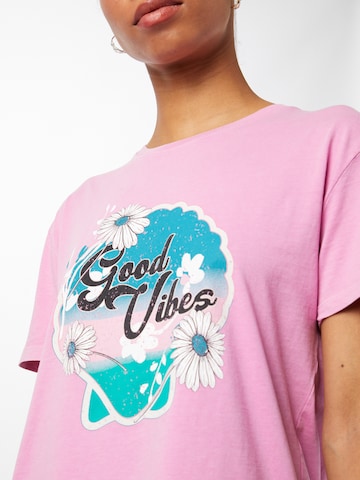 Mavi قميص 'Good Vibes' بلون زهري