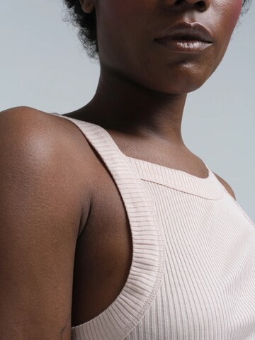 Seamless Basic Toppi 'Silky Daze' värissä beige