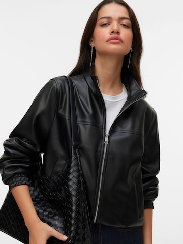 Veste mi-saison 'VMCaiaava' VERO MODA en noir : devant