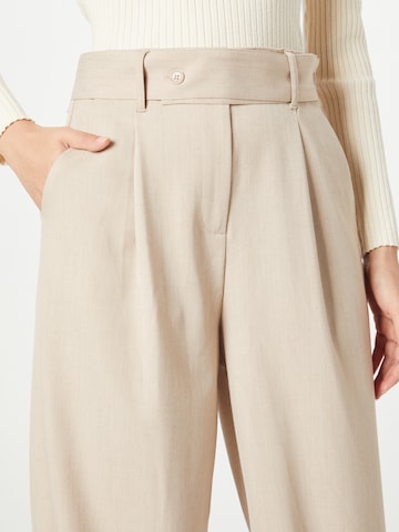 Another Label Tapered Pleat-Front Pants 'Elora' in White