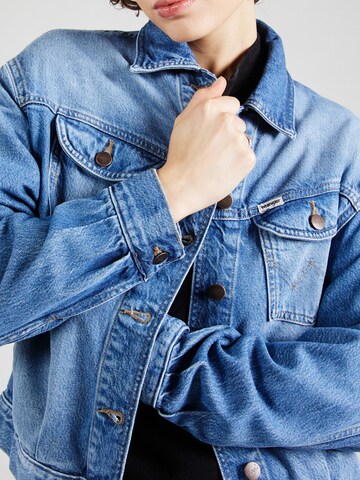 WRANGLER Kurtka przejściowa 'JUMBO TRUCKER JACKET' w kolorze niebieski