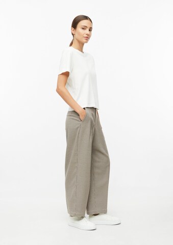 Regular Pantalon s.Oliver en beige : sur le côté