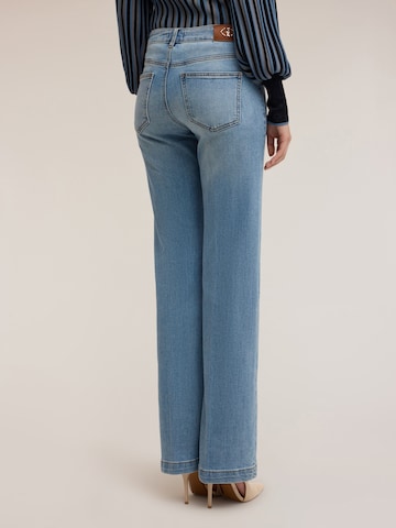 MOTIVI Flared Jeans in Blauw