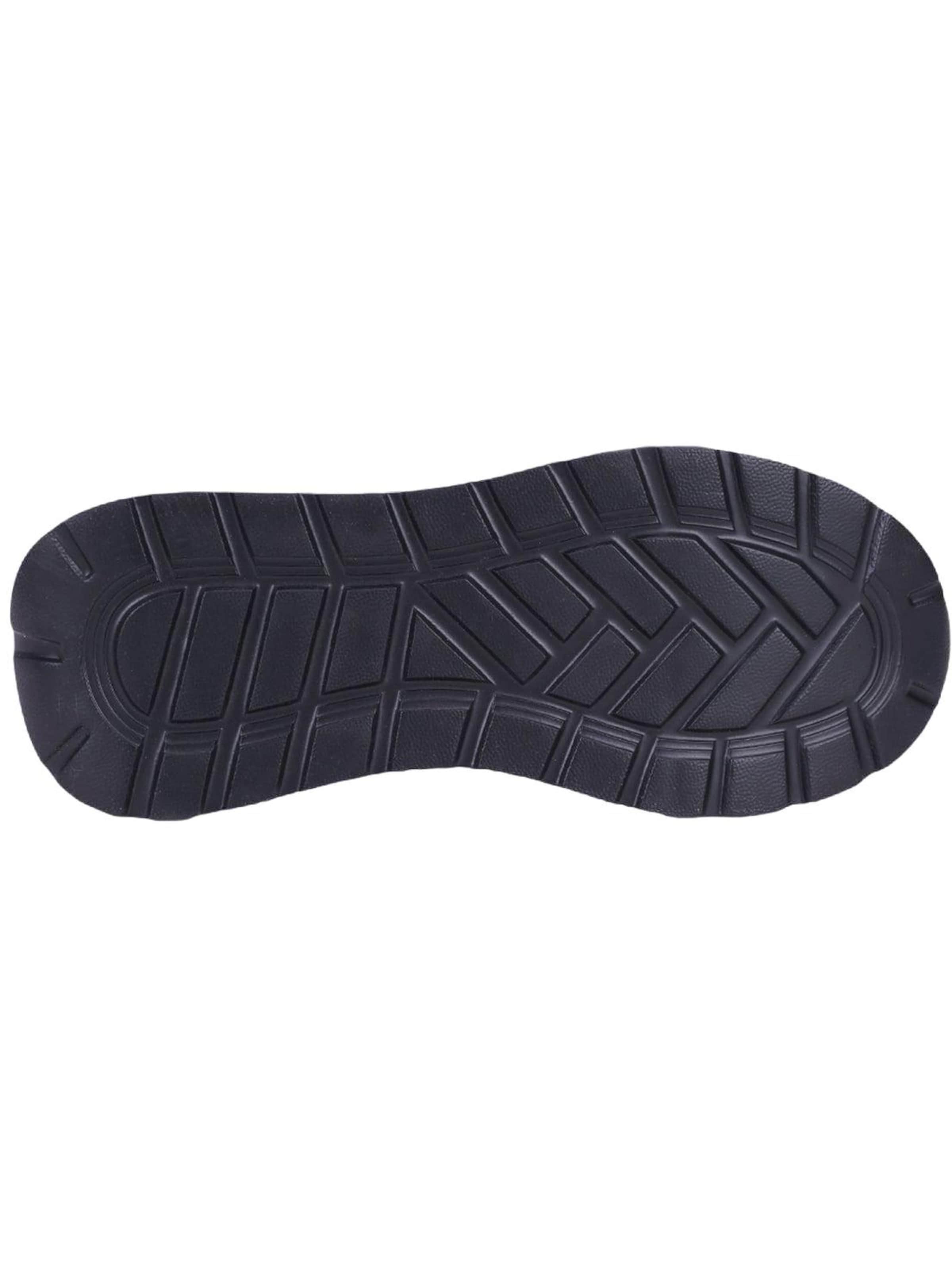 Desa Sneakers in Black
