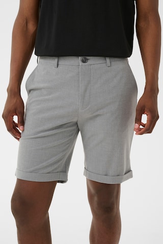 Matinique Regular Chinohose in Grau