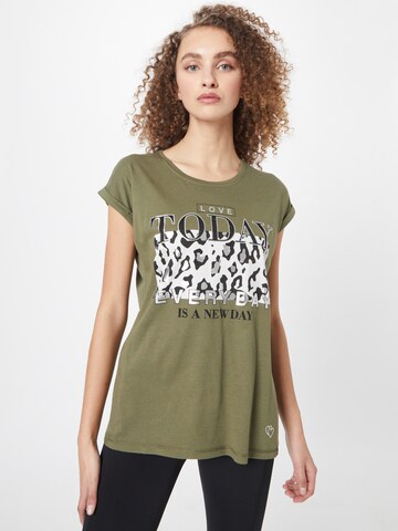 Key Largo T-shirt 'YESTERDAY' i grön: framsida