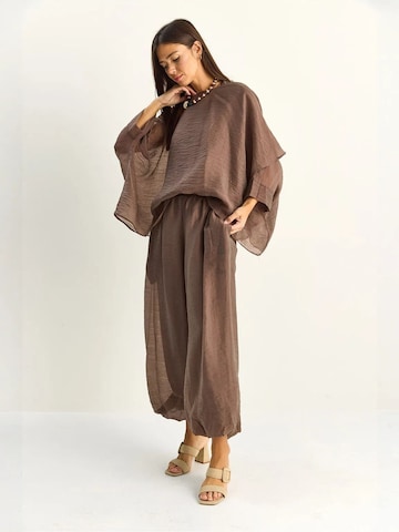 Completo pantalone di Bianco Lucci in beige