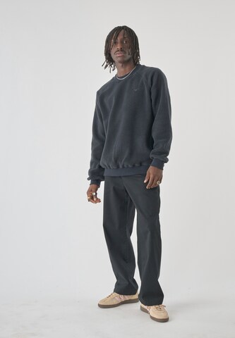 Cleptomanicx Sweatshirt 'Crewneck Flaneur' in Grau