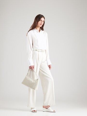 ABOUT YOU Wide leg Pressveckad byxa 'Ronja' i vit