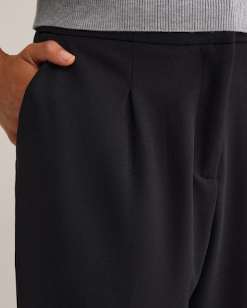 WE Fashion Regular Hose in Schwarz