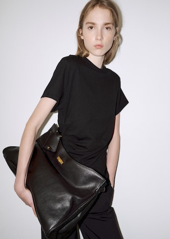 Tricou 'REBE' de la MANGO pe negru: față