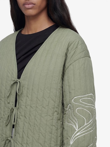 VERO MODA Демисезонная куртка 'VMCLIO' в Зеленый