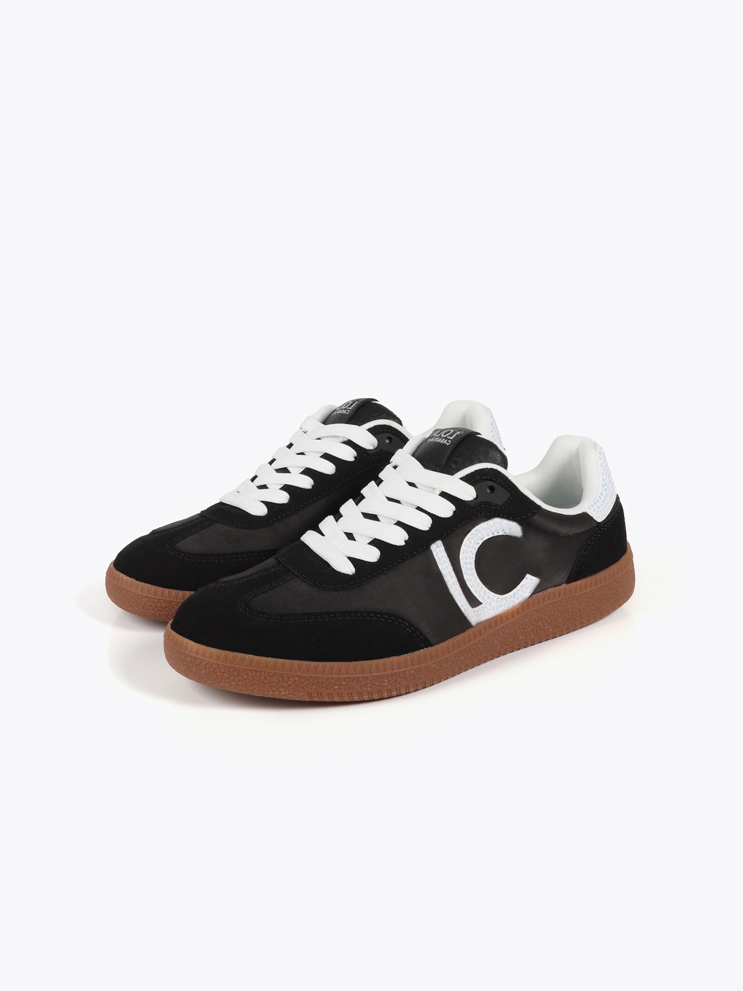 Baskets basses Lola Casademunt en noir