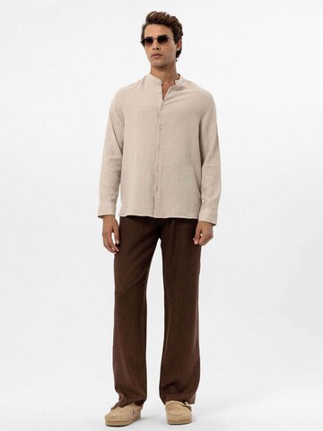 Antioch - Ajuste regular Camisa 'Italo' en beige