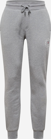 TOMMY HILFIGER Tapered Broek in Grijs: voorkant