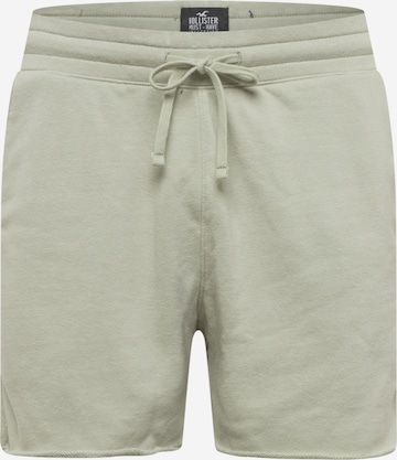 HOLLISTER Regular Trousers in Green: front