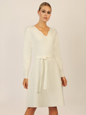 APART Knitted dress in White: front