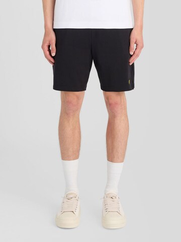 Regular Pantalon Lyle & Scott en noir : devant