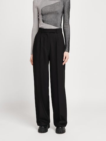 Casa Mara Regular Pleated Pants 'Always Perfect' in Black: front