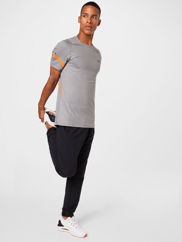 UNDER ARMOUR Funktionsshirt in Grau