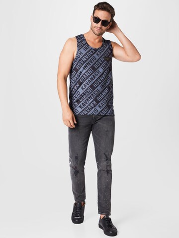 Gianni Kavanagh - Camiseta 'Unstoppable' en negro