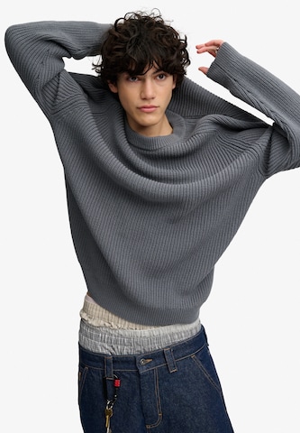 BENCH Trui 'Bench x Superdry & Co' in Grijs: voorkant