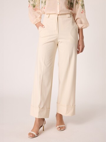 Wide leg Pantaloni con piega frontale '3UI005' di Quiosque in beige: frontale