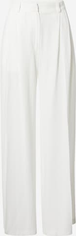 A LOT LESS Wide leg Pleat-Front Pants 'Elisa' in White: front